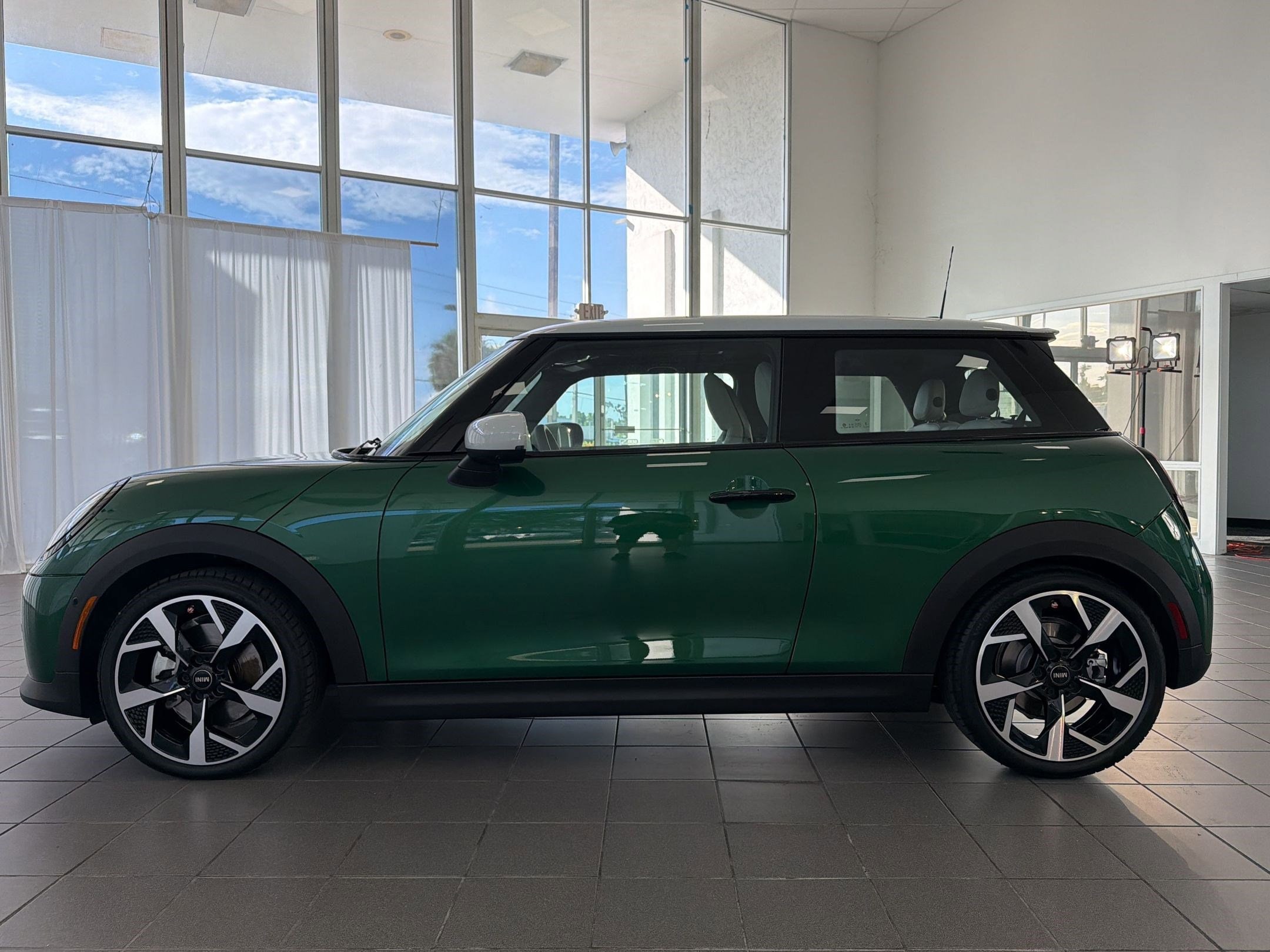 mini hardtop 2 door 2025 WMW23GD0XS2X13608 image mini hardtop 2 door 2025 WMW23GD0XS2X13608 image